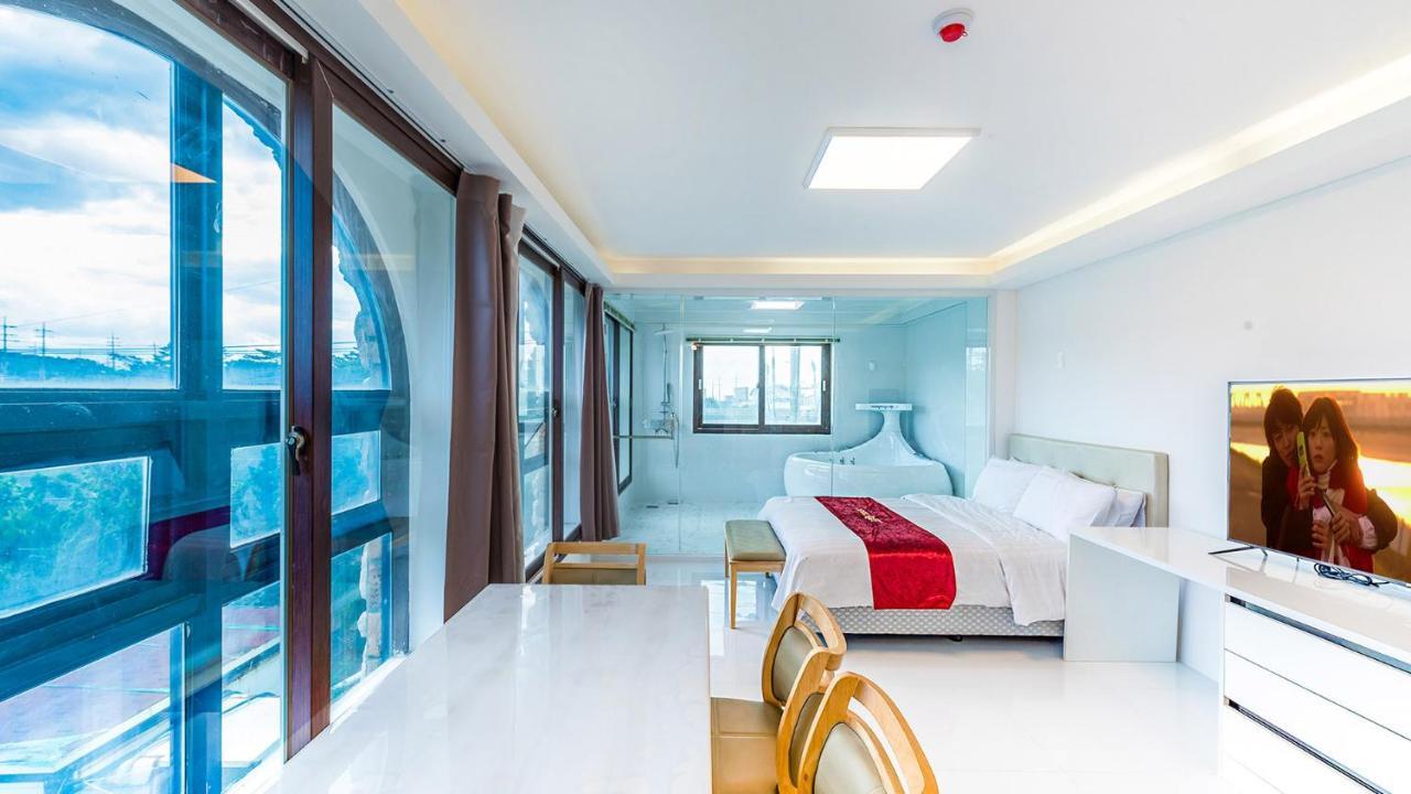 Castle Pool Resort Jeju Extérieur photo