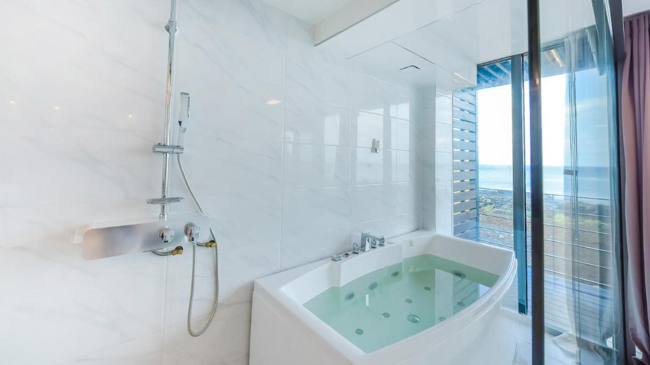 Castle Pool Resort Jeju Extérieur photo