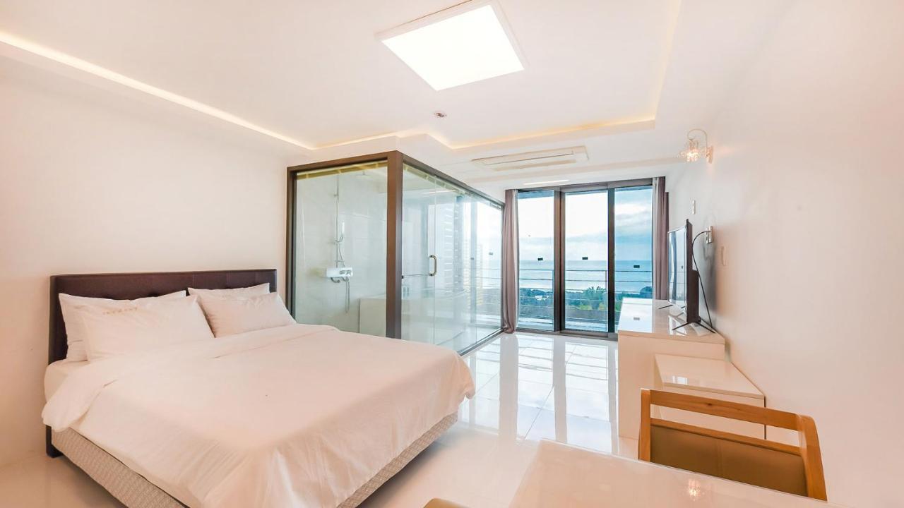 Castle Pool Resort Jeju Extérieur photo